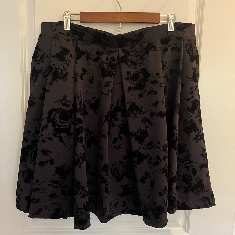 Torrid Black Crushed Velvet Floral Skirt